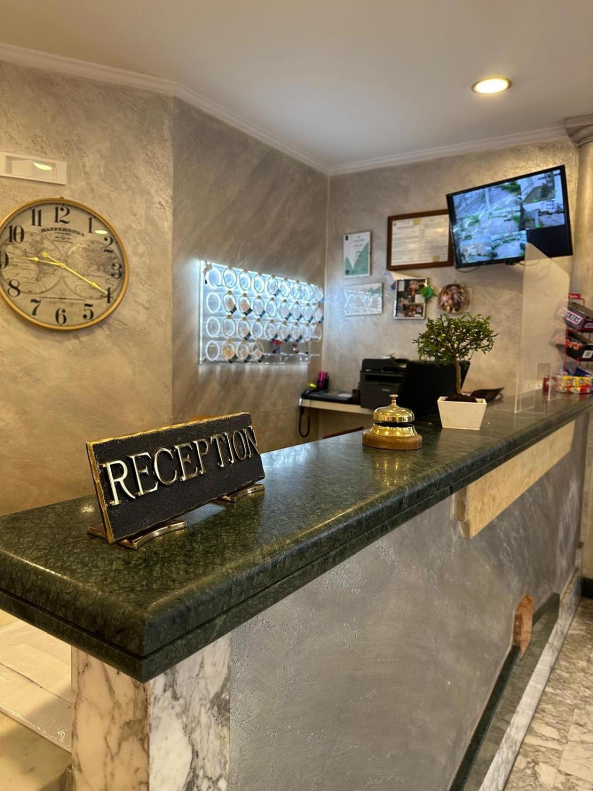Hotel Clinton Casoria Bagian luar foto