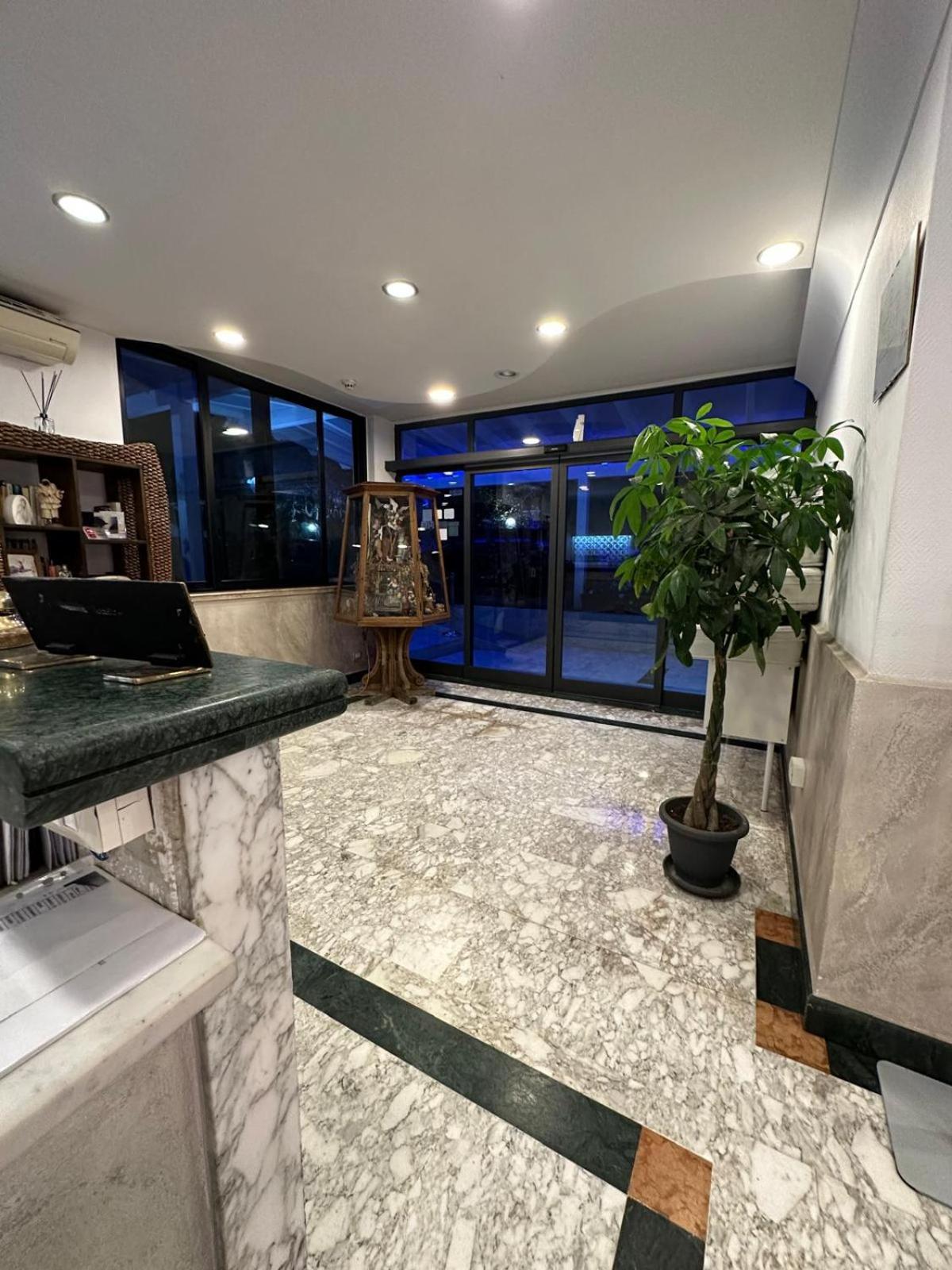 Hotel Clinton Casoria Bagian luar foto