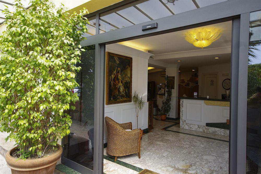 Hotel Clinton Casoria Bagian luar foto