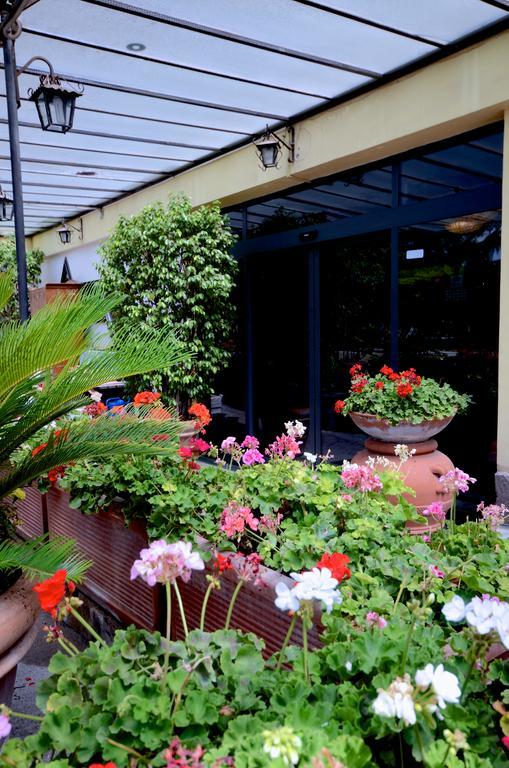 Hotel Clinton Casoria Bagian luar foto