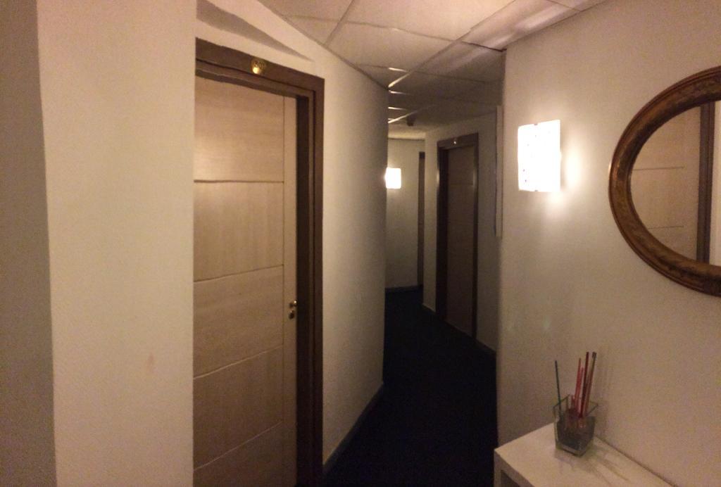 Hotel Clinton Casoria Bagian luar foto