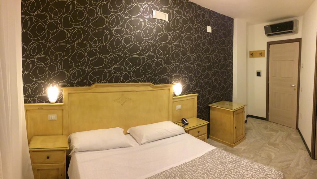Hotel Clinton Casoria Bagian luar foto