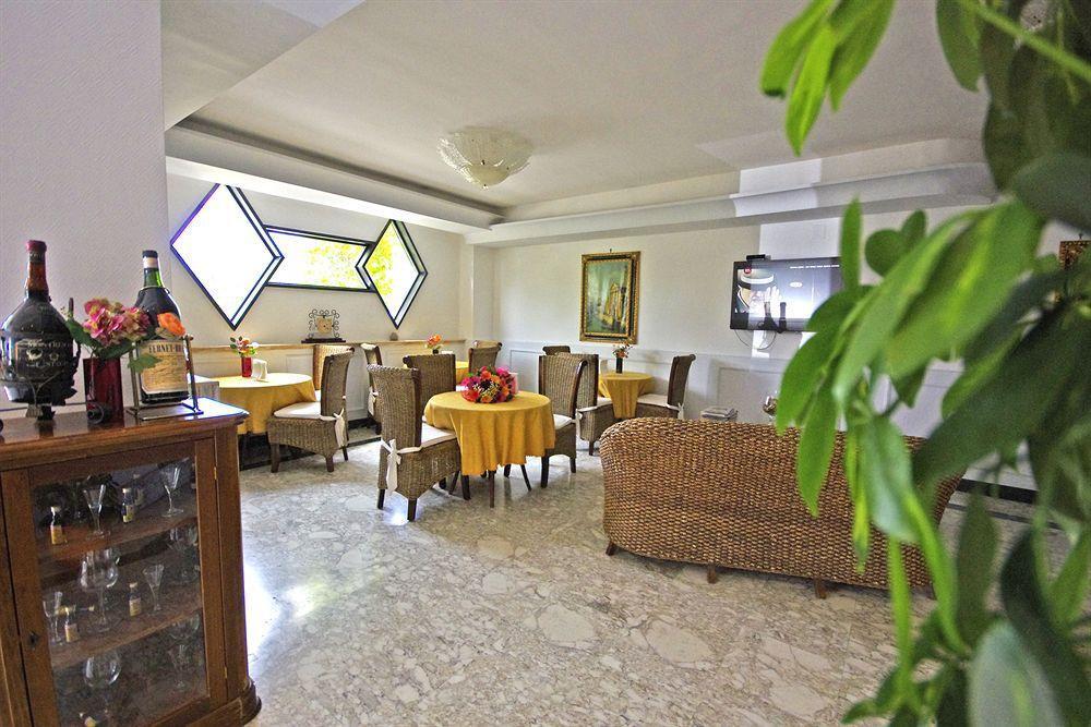 Hotel Clinton Casoria Bagian luar foto