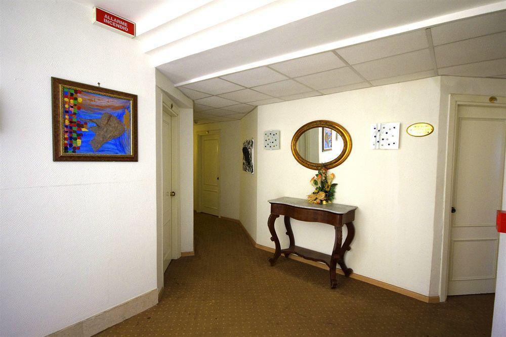 Hotel Clinton Casoria Bagian luar foto
