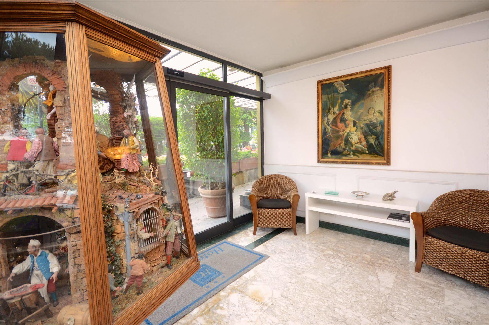 Hotel Clinton Casoria Bagian luar foto
