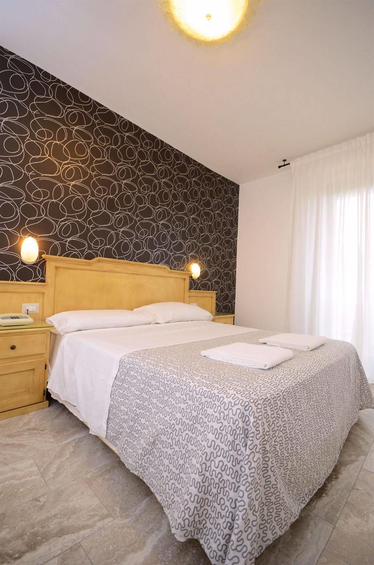 Hotel Clinton Casoria Bagian luar foto