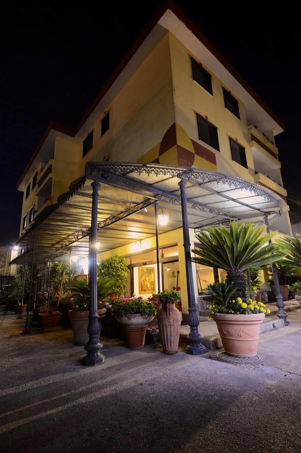 Hotel Clinton Casoria Bagian luar foto