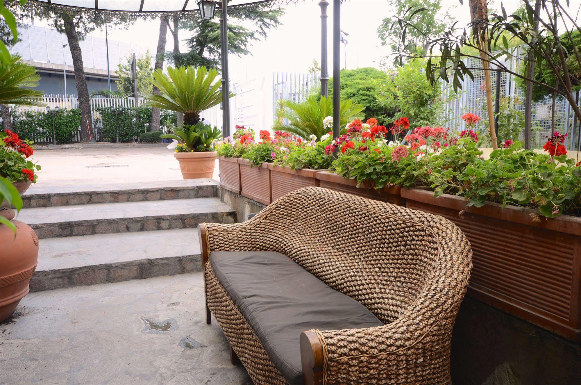 Hotel Clinton Casoria Bagian luar foto