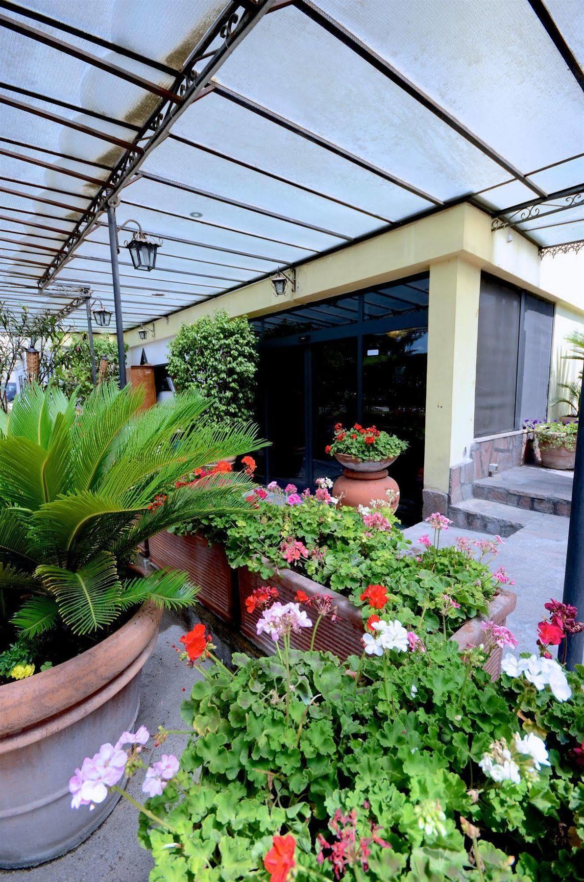 Hotel Clinton Casoria Bagian luar foto
