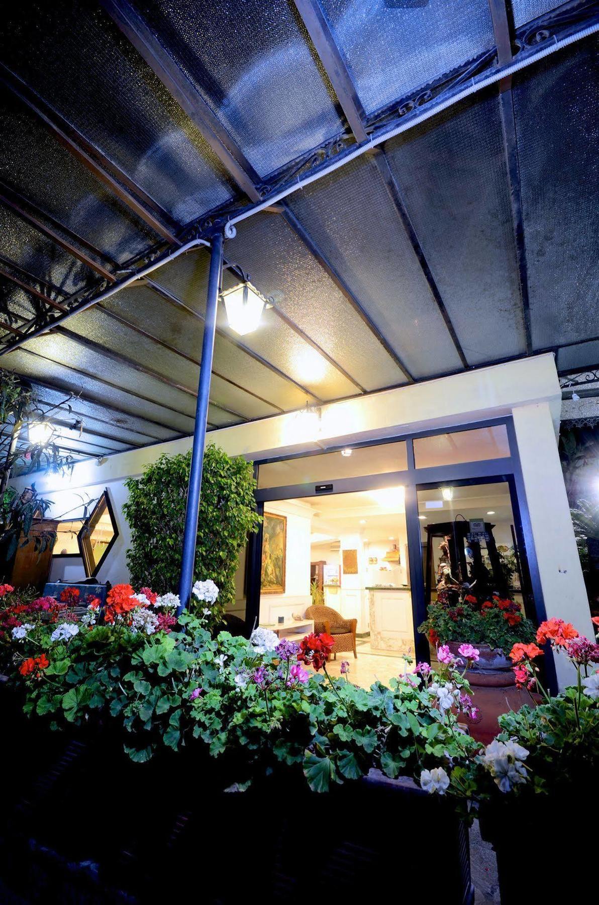 Hotel Clinton Casoria Bagian luar foto