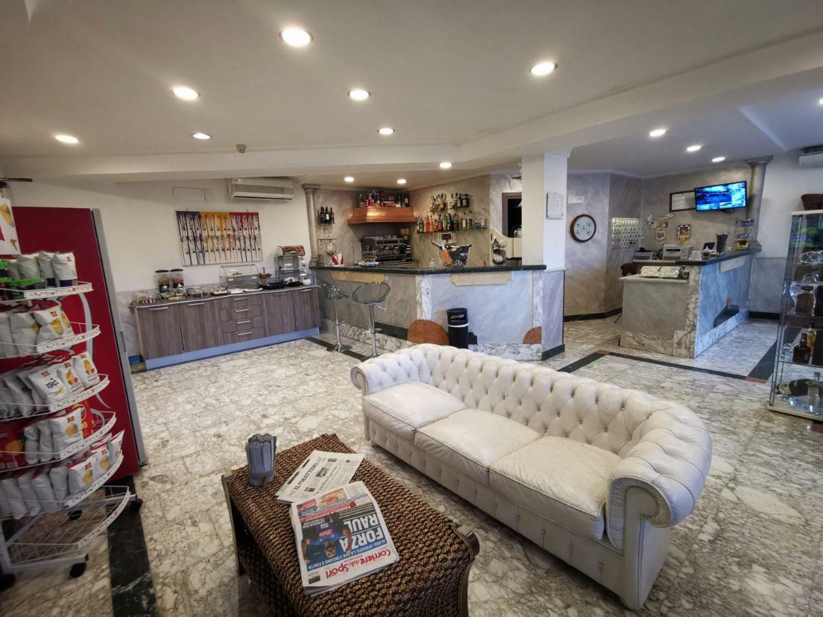 Hotel Clinton Casoria Bagian luar foto
