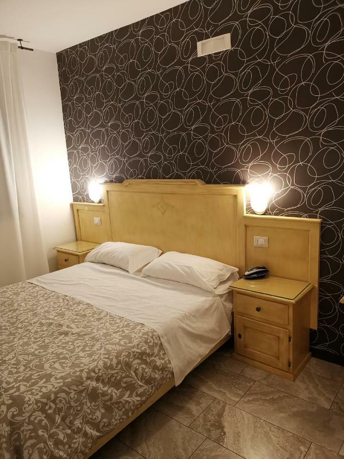Hotel Clinton Casoria Ruang foto